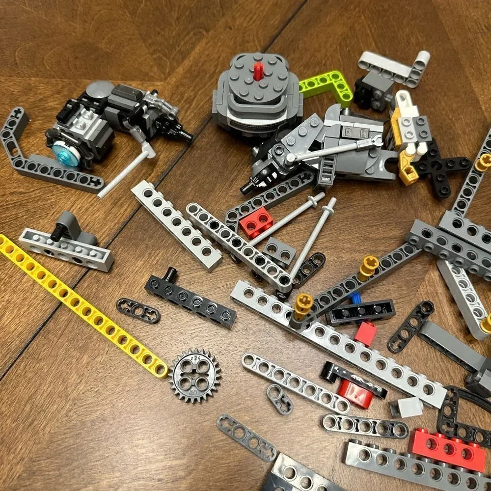 Lego Legos Tech pieces.robot Star Wars pieces
Endless options - Picture 7 of 14